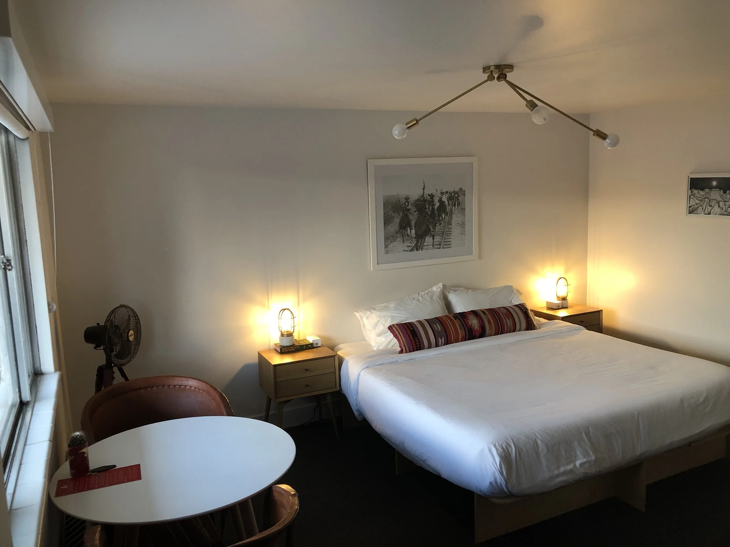 Traditional motel rooms are also available at the Amigo Lodge.
