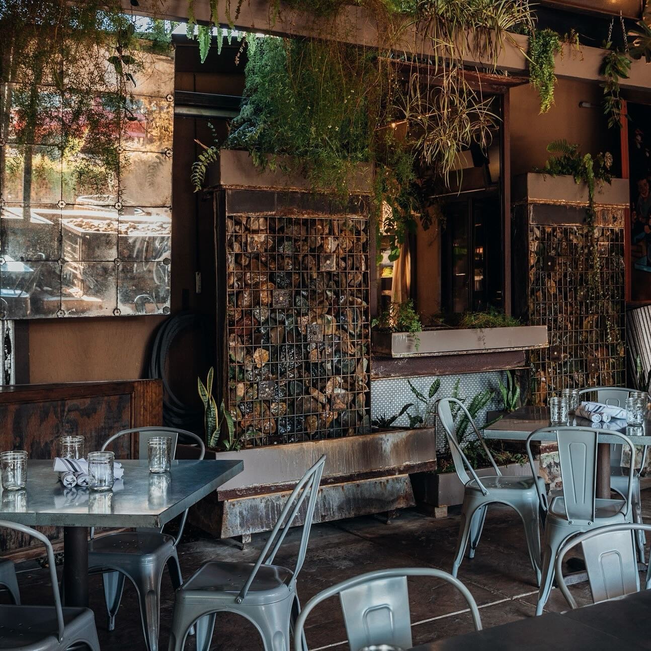 ⚡️Spring is here at Preserve
Join us on our back patio, the perfect setting for the vibrant spring weather. 

Featuring local eats &amp; libations: our new spring menu is here swipe to see a few new additions ~
🍽️: Risotto 
🍹: Jungle Cruise &amp; B