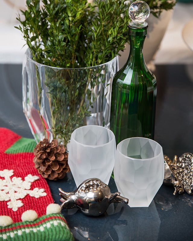 The icy look of our Milly tumblers adds some wintery flair to your table this December ❄️
.
.
.
#sowaboston #madeinitaly #GdSstyle#sharemystyle&nbsp;#makehomeyours #homeware #homeaccessories&nbsp;#bostoninteriordesign #bostondecor #winterdecor #decor