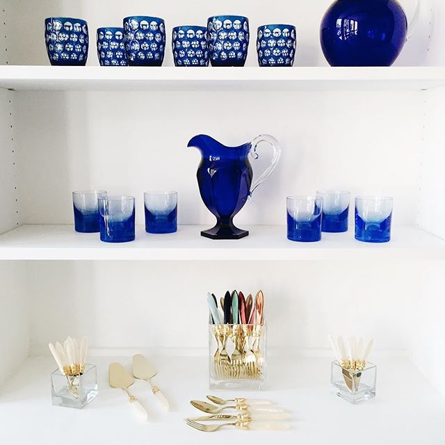 You can never go wrong with some blue and gold ✨
.
.
.
#sowaboston #madeinitaly #GdSstyle#sharemystyle&nbsp;#makehomeyours #homeware #homeaccessories&nbsp;#bostoninteriordesign #bostondecor #autumndecor #decorinspo&nbsp;#modernceramics #ceramiclove&n