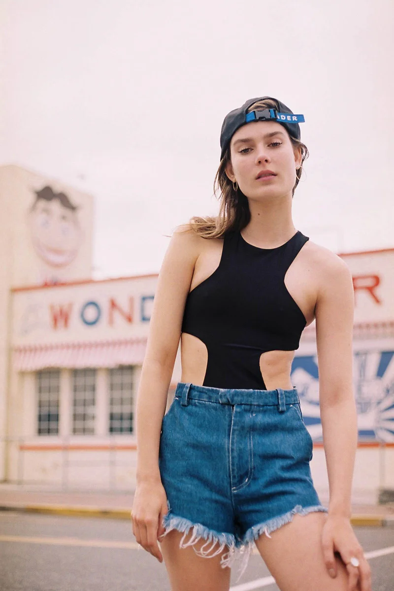 looks_de_verano_como_combinar_denim_y_bikini_259786708_800x.jpg
