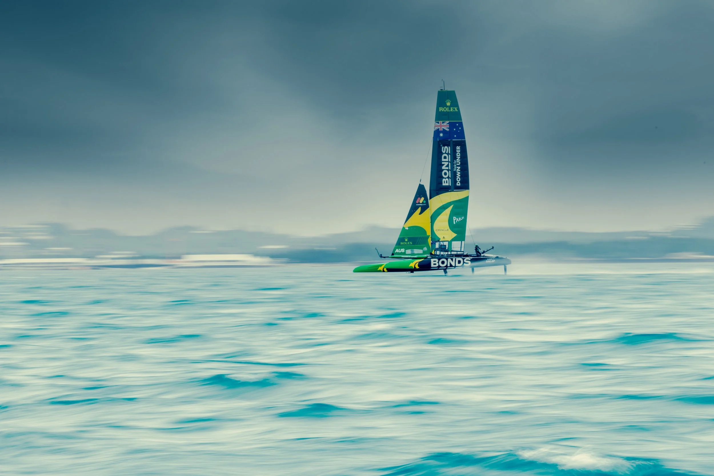 These boats do not sail. They fly.
And sometimes, if you wait long enough, the sea and sky conspire to make something that looks like a painting.

Australia won Rio and Bermuda. New York is next. 🏆
&hellip;but the real question: is that @tslingsby a
