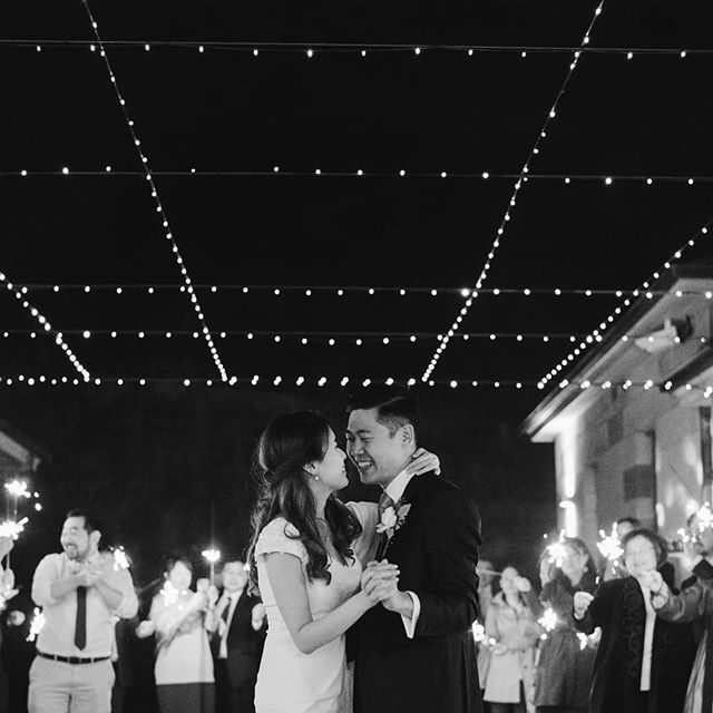 Looking back at warmer summer nights at the incredible @gunnersbarracks - what a perfect spot for Ken and Rina's first dance surrounded by their family and friends! 
How good is using sparklers to light their first dance too!
.
.
.
.
.
#sydneywedding