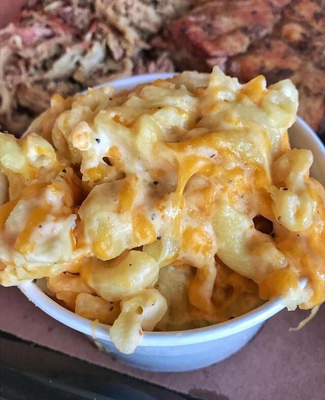 We love it when you&rsquo;re cheesy.
📍 @bigbzbbq
🔥 House Made MAC.
👇🏼TAG A CHEESE LOVER👇🏼