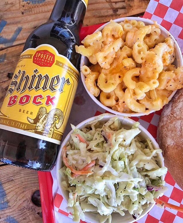 BBQ &amp; BREW for Pops! Happy Father&rsquo;s Day!
📍 @bigbzbbq
👇🏼TAG YOUR FRIENDS👇🏼