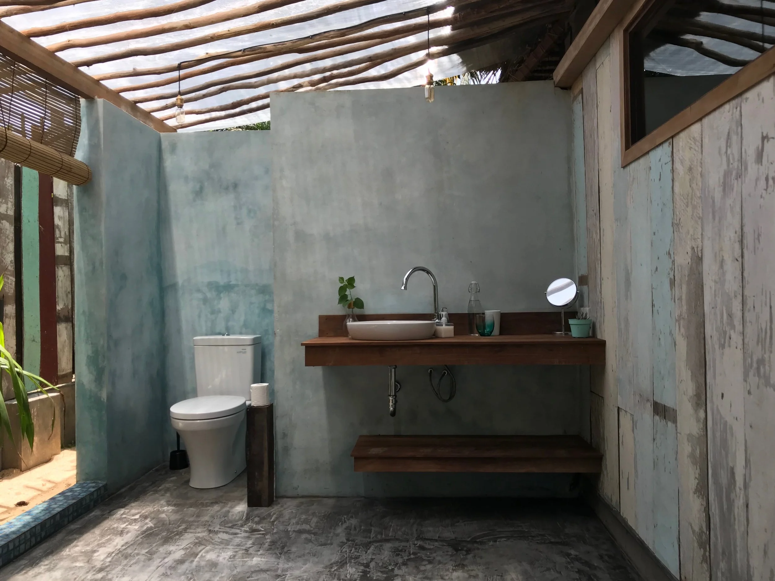 Ensuite bathroom to private rustic bungalow