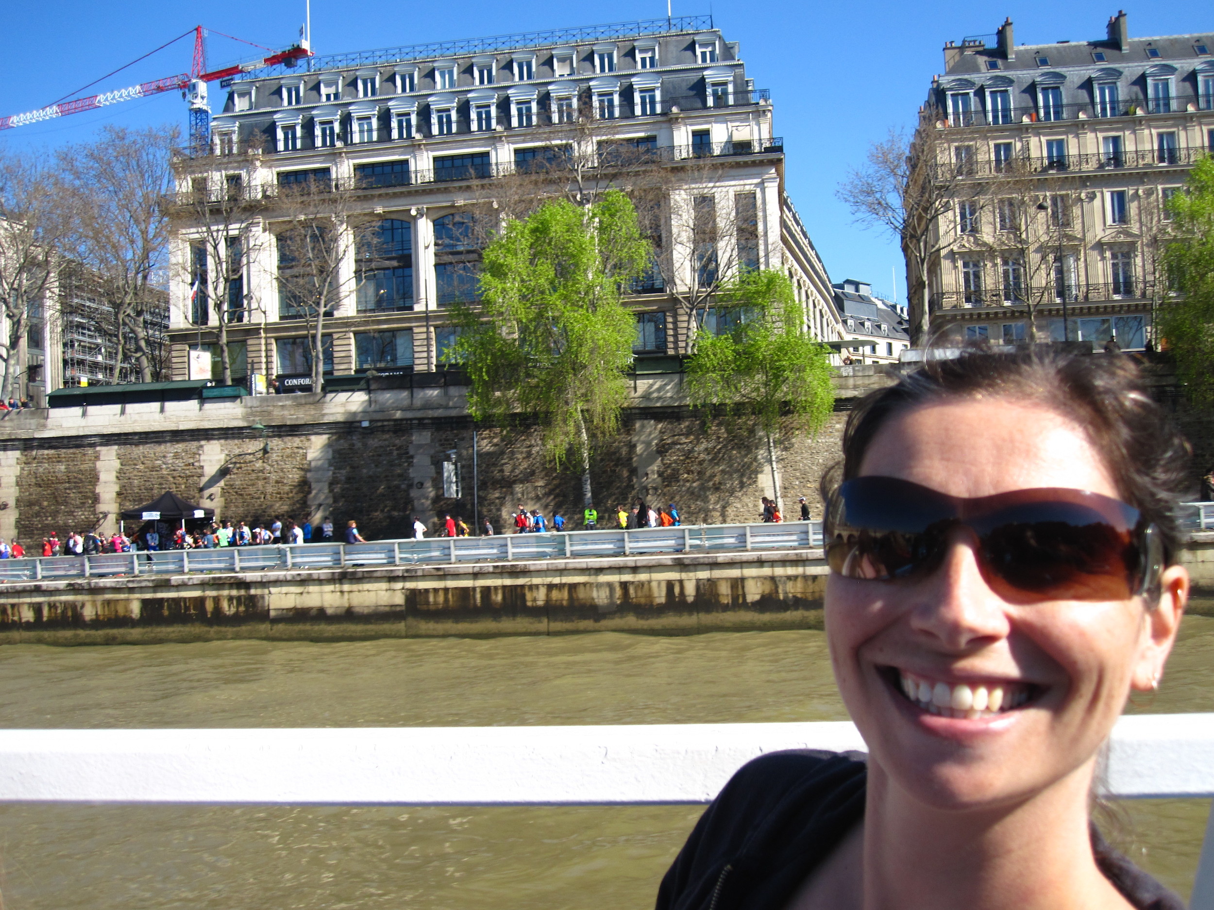 Ah, a sunny day, just cruising the Seine ...