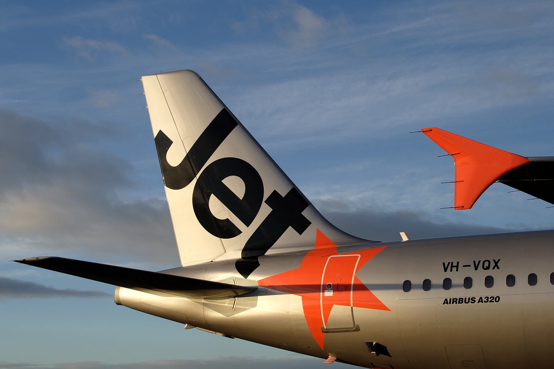 Jetstar_Airbus_A320_tail_6768111915.jpg
