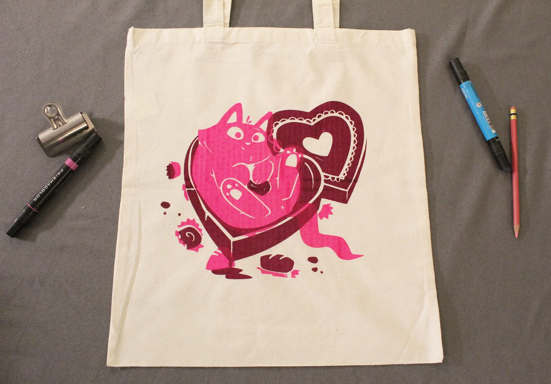 Smokey_love_tote_CU_01.jpg