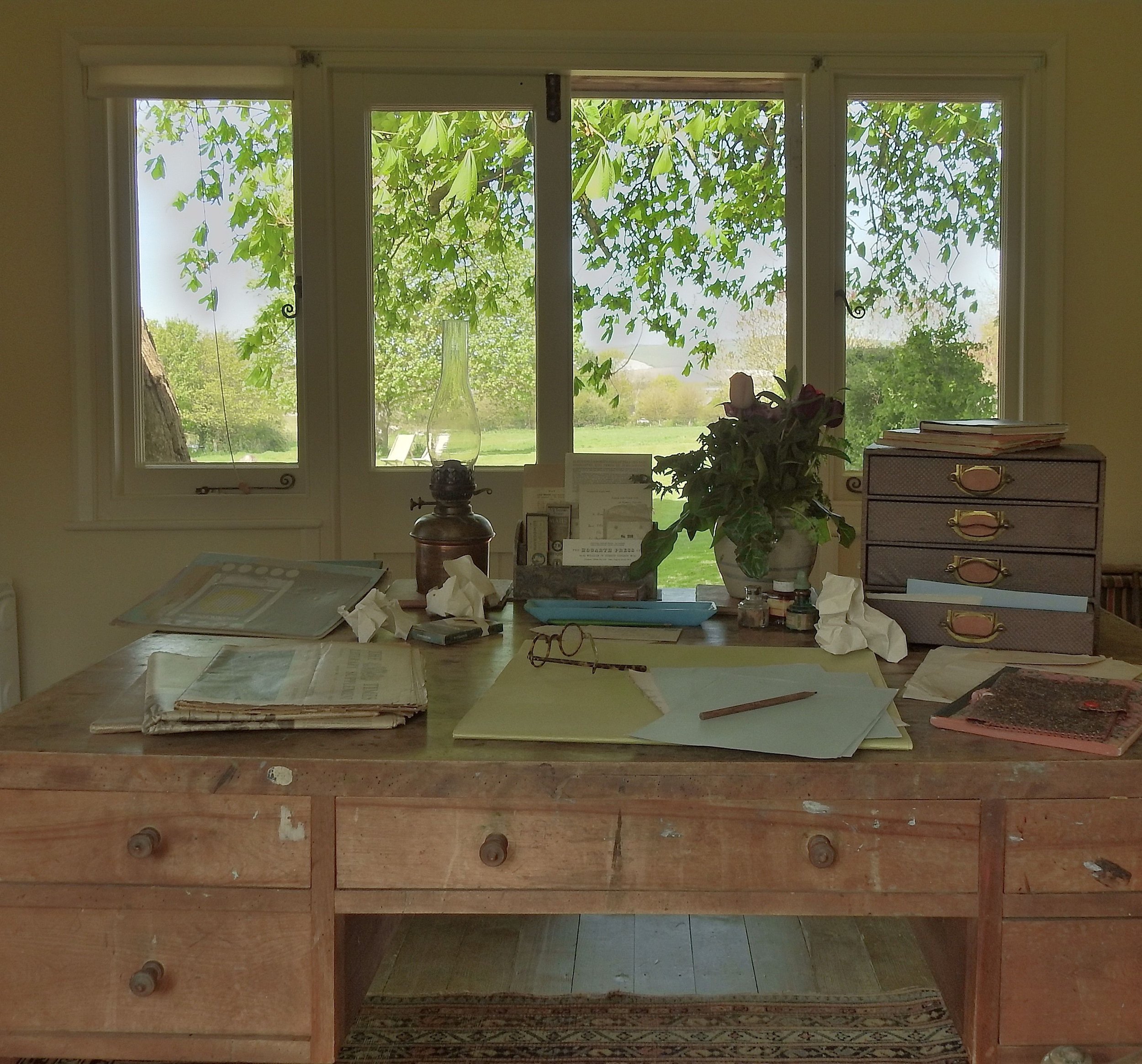 Woolf writing desk *.jpg