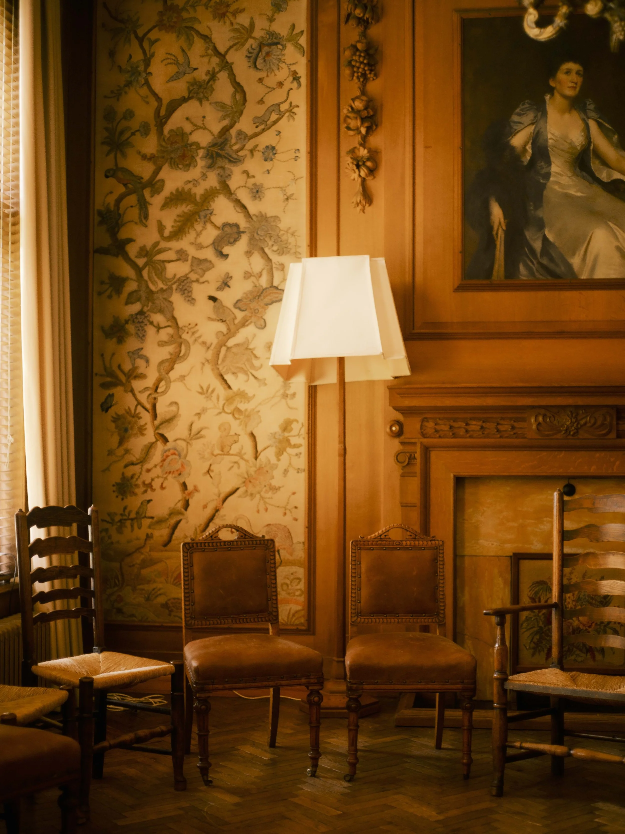 Girton Reception Room corner 25.7.23. USE. SP.jpg