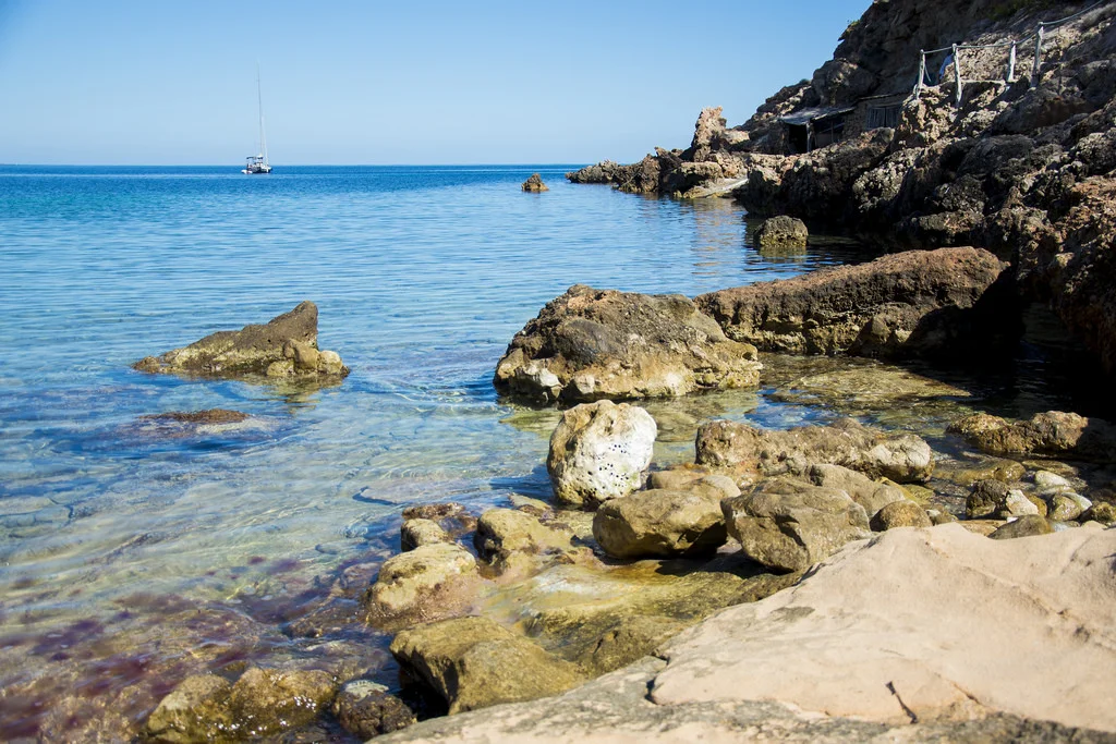 Cala-Xuclar-rock pools.jpg