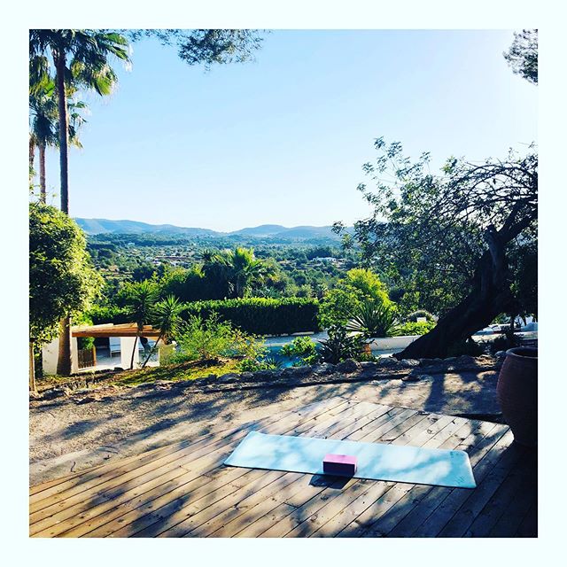 ✨YOGA WITH A VIEW✨Join us 2-6th October 2019! Only two spots left on our most popular #IbizaRetreat (and last retreat of the year) at the gorgeous @casachiibiza ☀️🌈🌿💖 Enjoy beautiful sea and countryside views from the outdoor #yoga platform - ther