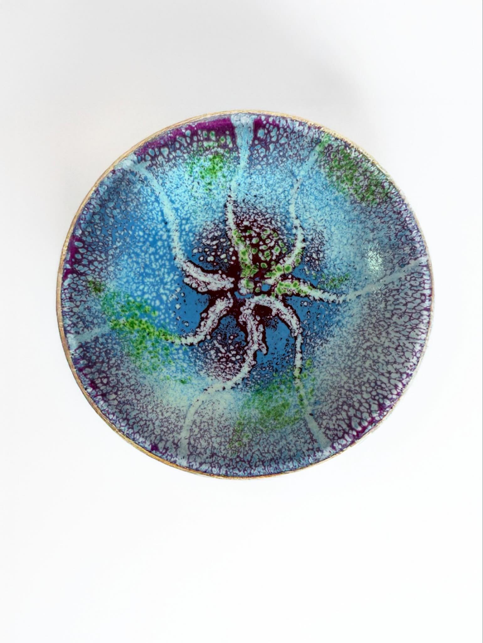 I am enjoying the combination of colours I have achieved in this little enamelled bowl.  My bowls often have a hint of rock pool about them and this one definitely conjures a sea creature of some kind&hellip;. Looking forward to showing some more of 