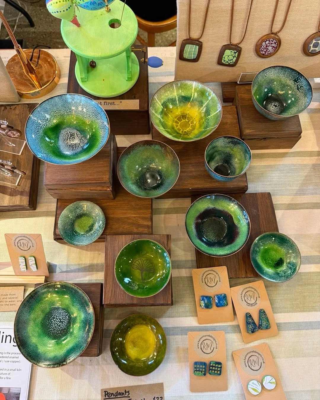 Who doesn&rsquo;t like green? - a few of my greener bowls and earrings showing up at Ullacombe Farm with @moorlandmakers as part of Open Studios.  @devonopenstudios @devon_artist_network @moorlandmakers #enamel #enamelbowls