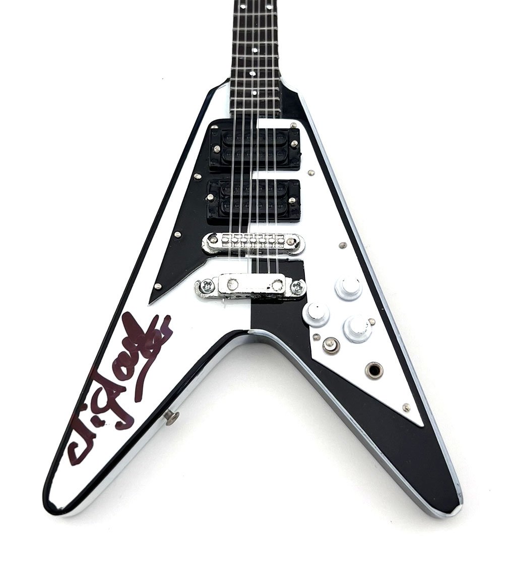 Michael-Schenker-Claose-Up-Front.jpg