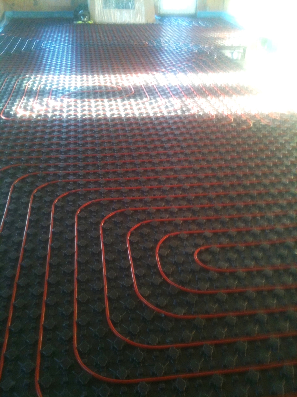 Underfloor heating pipes