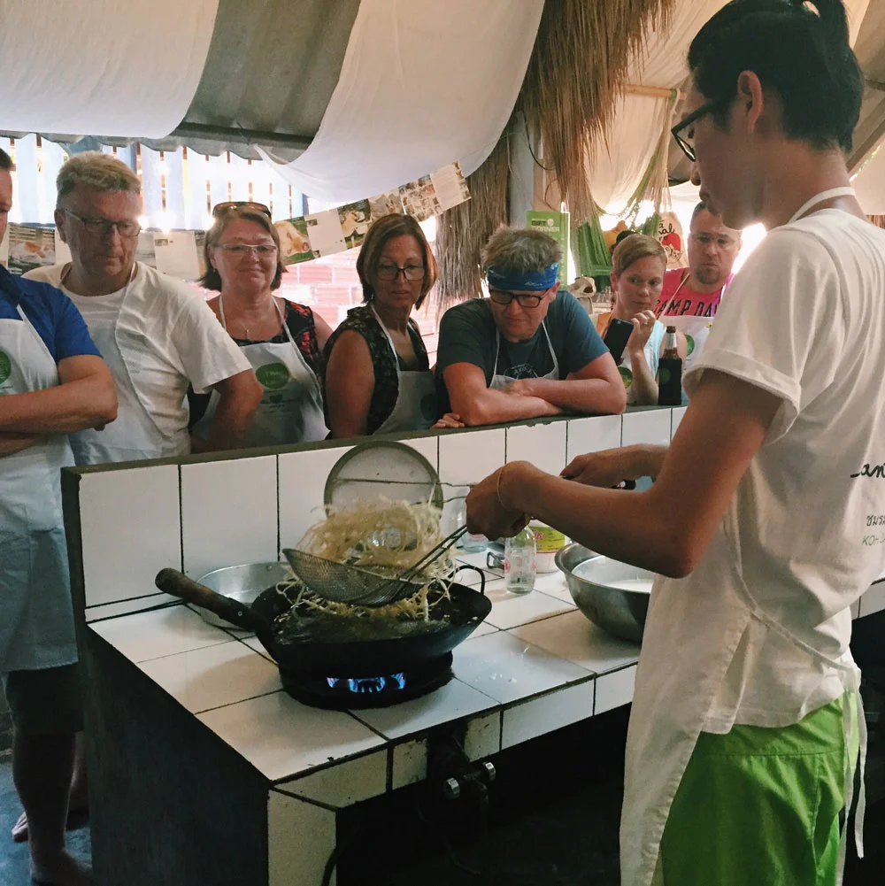 Noi demonstrating making deep fried papaya salad