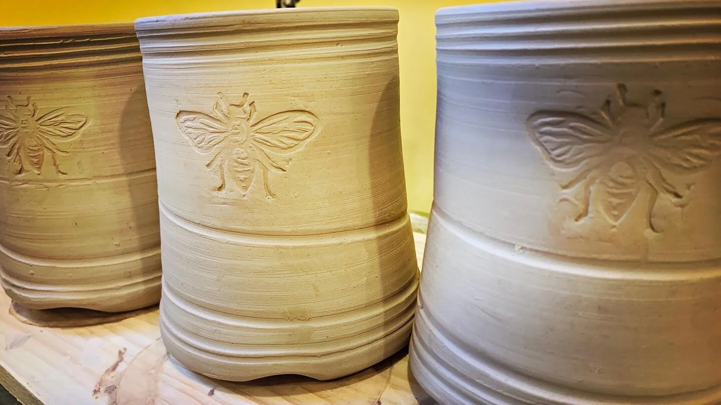 Putting the buzzz on some mugs #stonewarepottery #stonewaremug #redmudhen