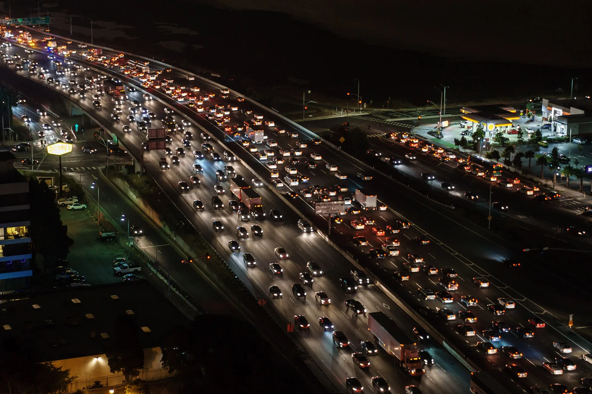 traffic-jam-1703575_1920.jpg