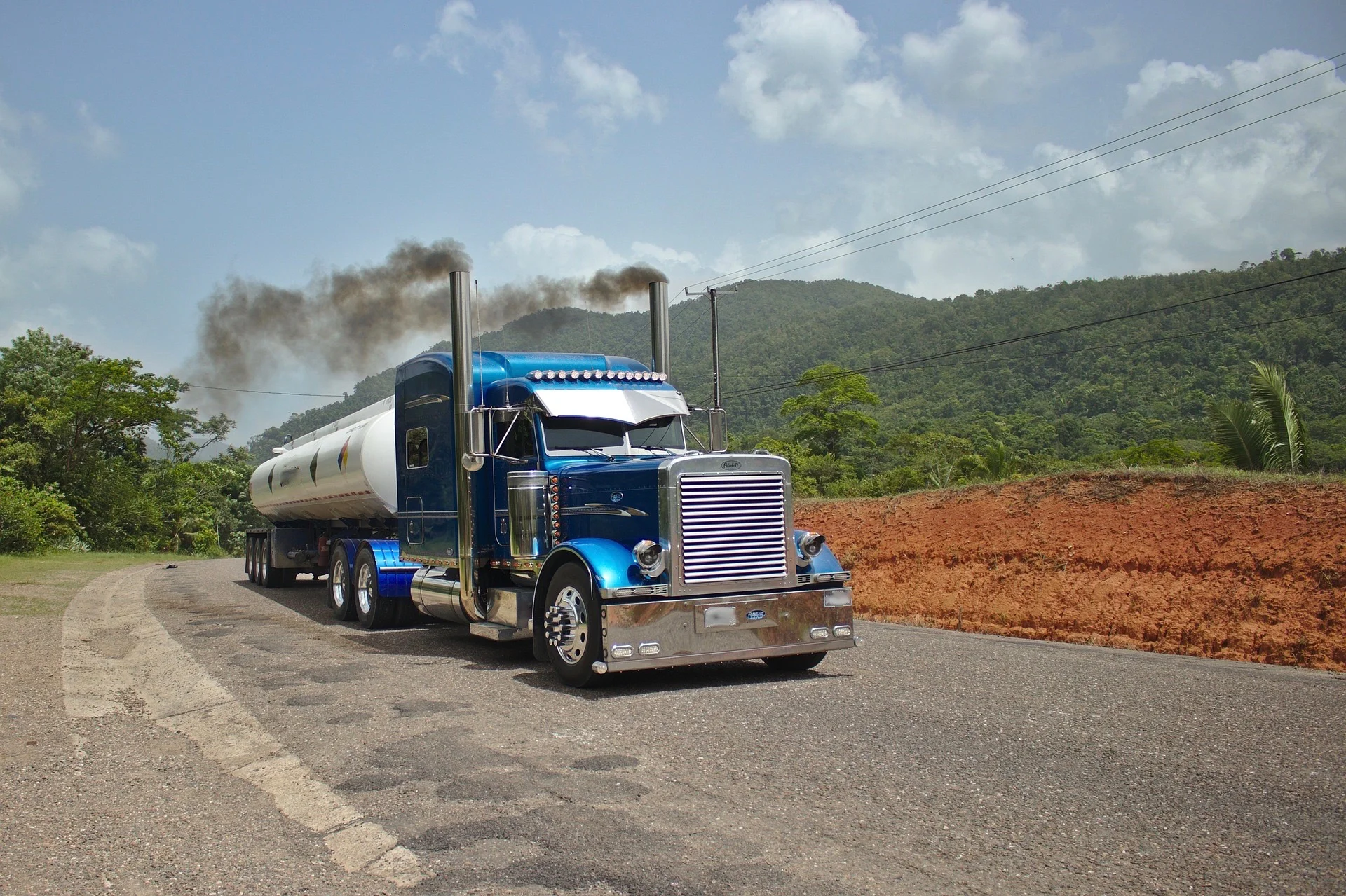 peterbilt-3578297_1920.jpg