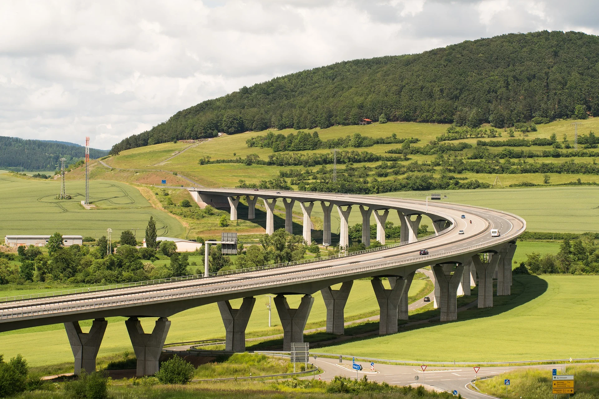 highway-2211588_1920.jpg