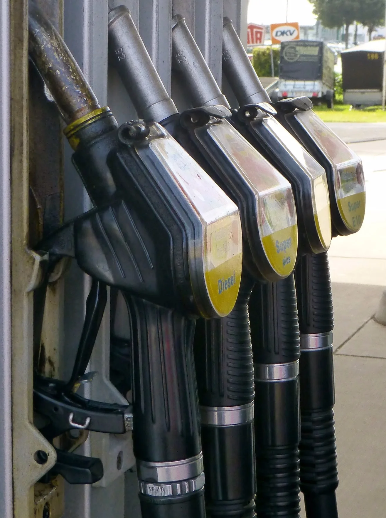 gas-pump-883076_1920.jpg