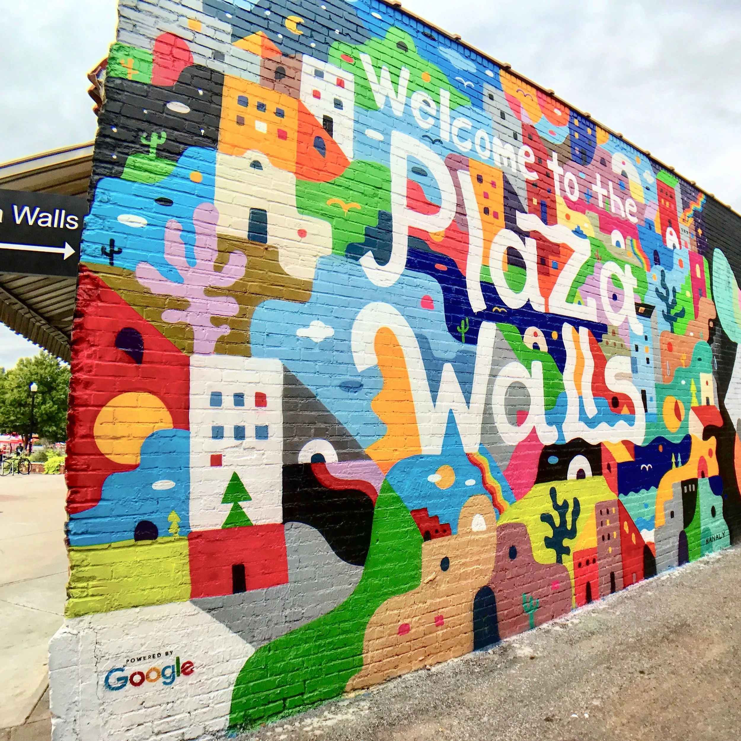kanaly-plaza-walls.JPG