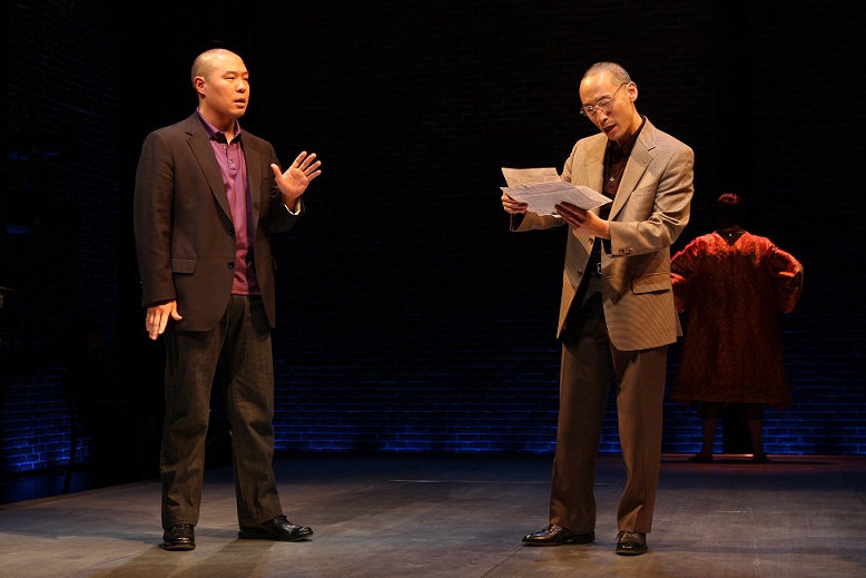 Hoon Lee 和 Francis Jue. Michal Daniel 2007年摄于公共剧院。
