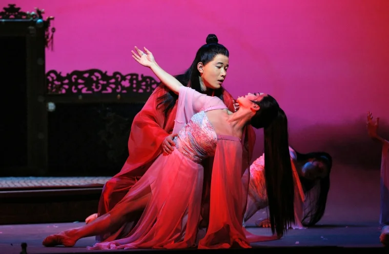 Bao Yu (tenor Yijie Shi) and Dai Yu (soprano Pureum Jo) in a scene from Dream of the Red Chamber, staged by San Francisco Opera in a co-production with Hong Kong Arts Festival. Photo: Cory Weaver