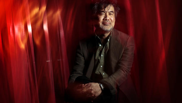 "M. Butterfly" playwright David Henry Hwang. (Rick Loomis / Los Angeles Times)