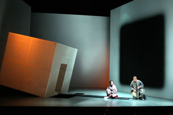 The Sound of a Voice part 1: Herbert Perry and Suzan Hanson. Photo by Richard Feldman for the American Repertory Theatre, 2003