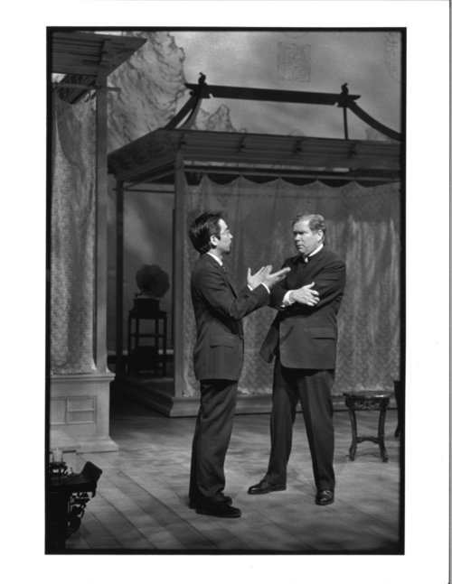   Stan Egi和John Christopher Jones。摄影：Michal Daniels，纽约公共剧院，1996年。  