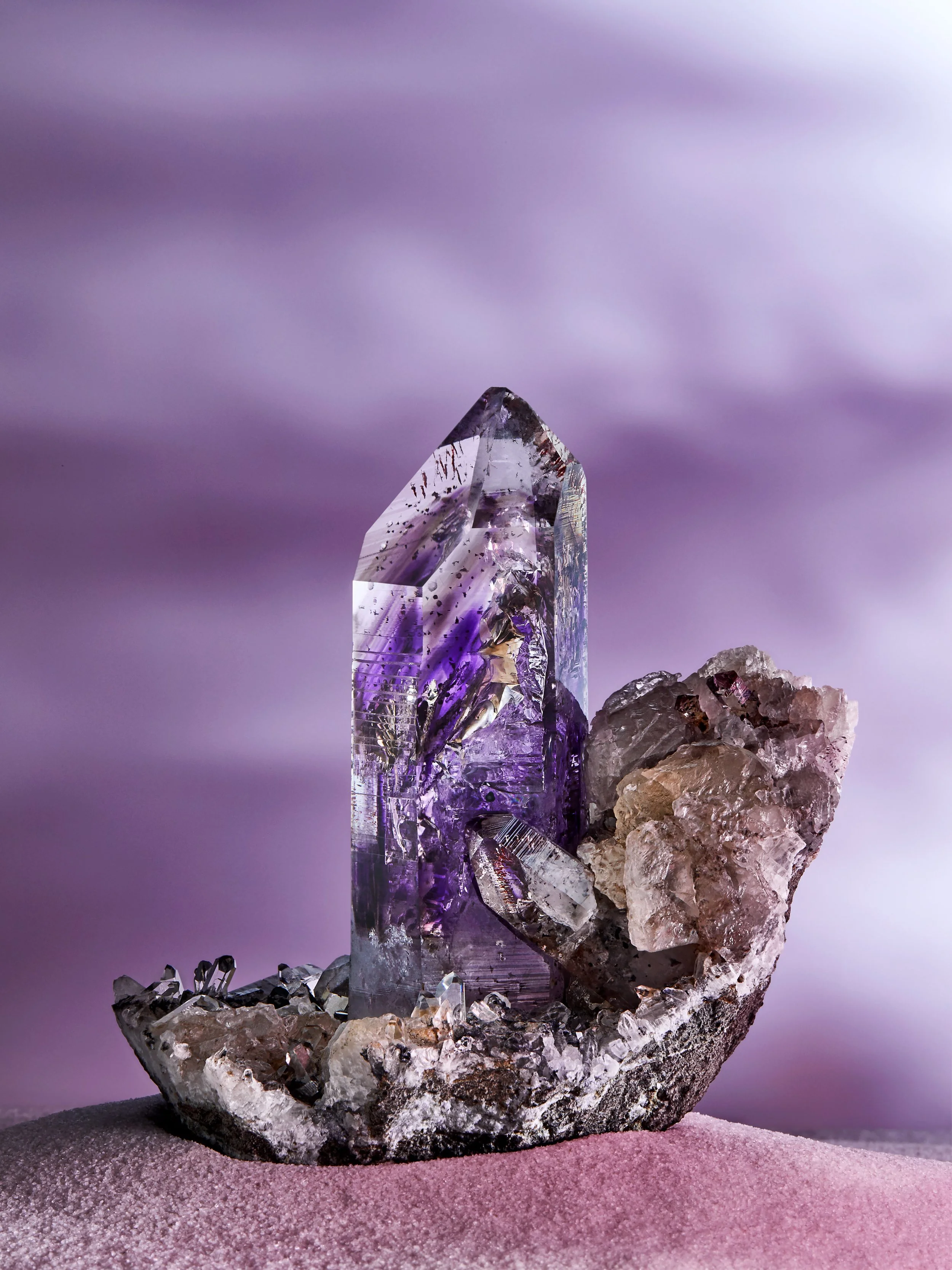 000101-0001012004_Quartz_Exhibition_Catalog_Hematite_Inclusion_B.jpg