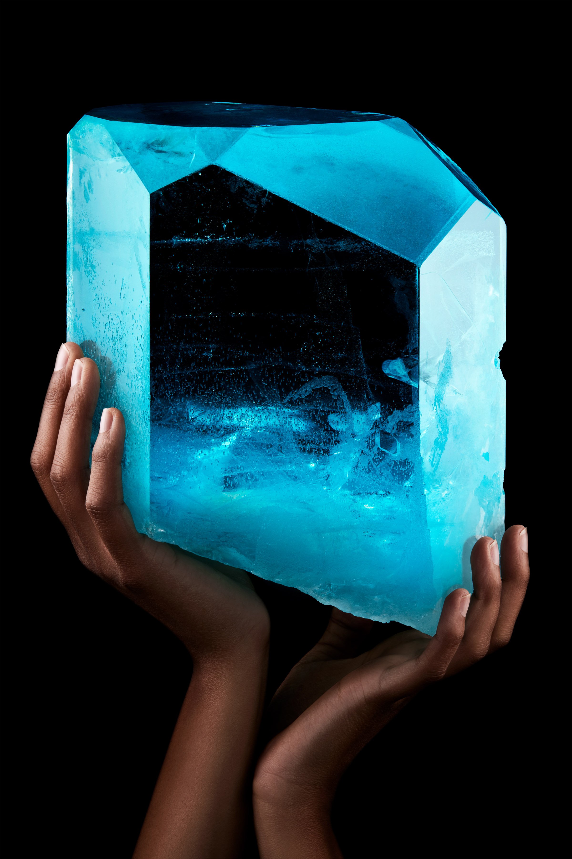 240404Aqua_Ecomm_Hands.jpg