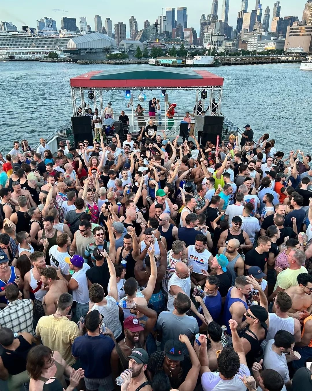 Back by Popular demand! 718 Sessions Boat Party 2024-PART2! SATURDAY, JULY 27TH. Online Advance Tickets are available: https://ra.co/events/1903091
Hope you can join us! Danny :)

SATURDAY, JULY 27TH, 2024
Benny Soto presents
718 Sessions Boat Party 