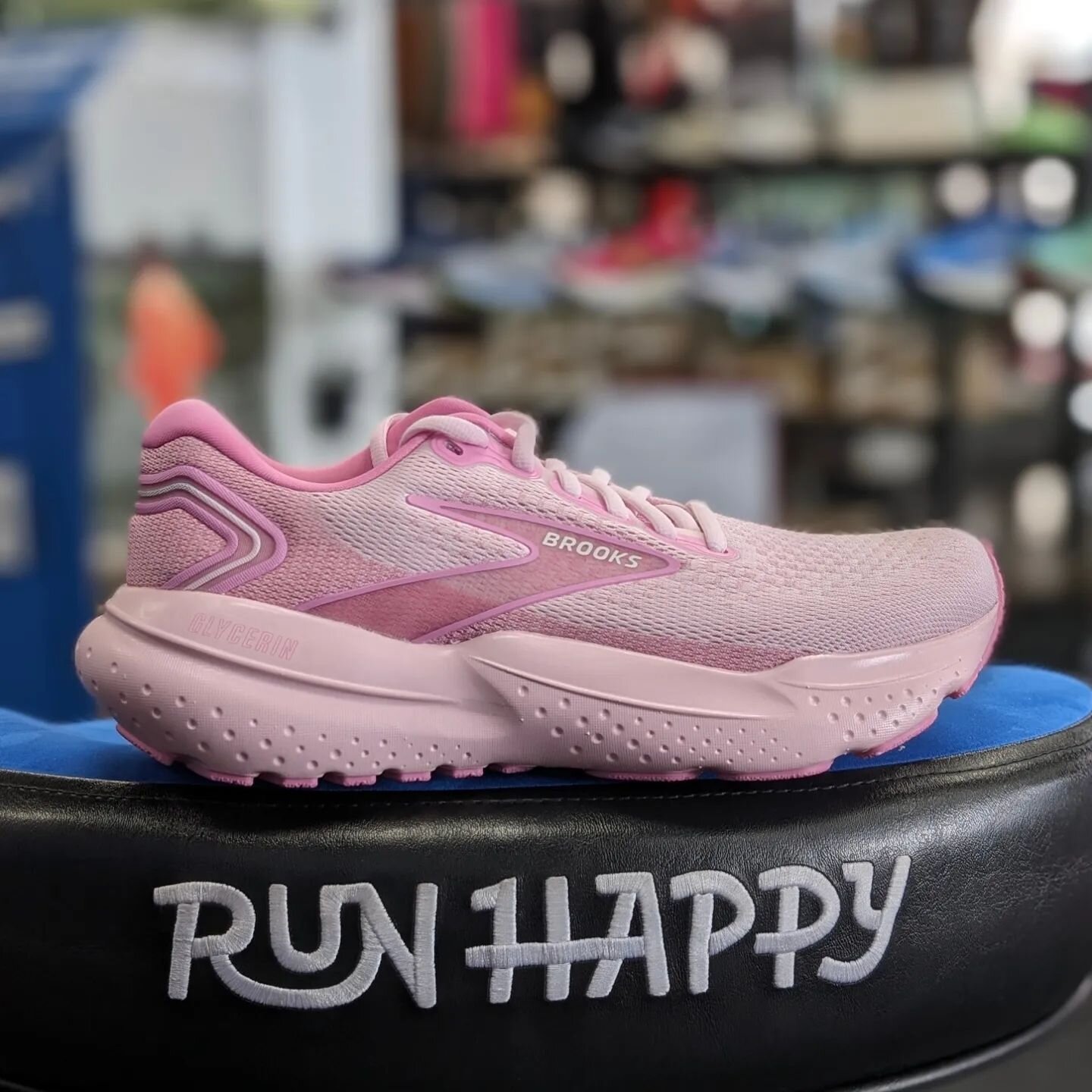 Stop by your local RAC or shop on our website and see why the @brooksrunning Glycerin 21 is our #1 selling shoe! 

https://shop.runnersathleticcompany.com/shop/#search=Glycerin%21