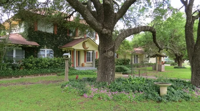 Front of house - Copy (640x357).jpg