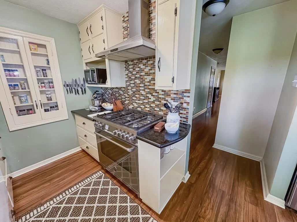 Kitchen full2.jpg