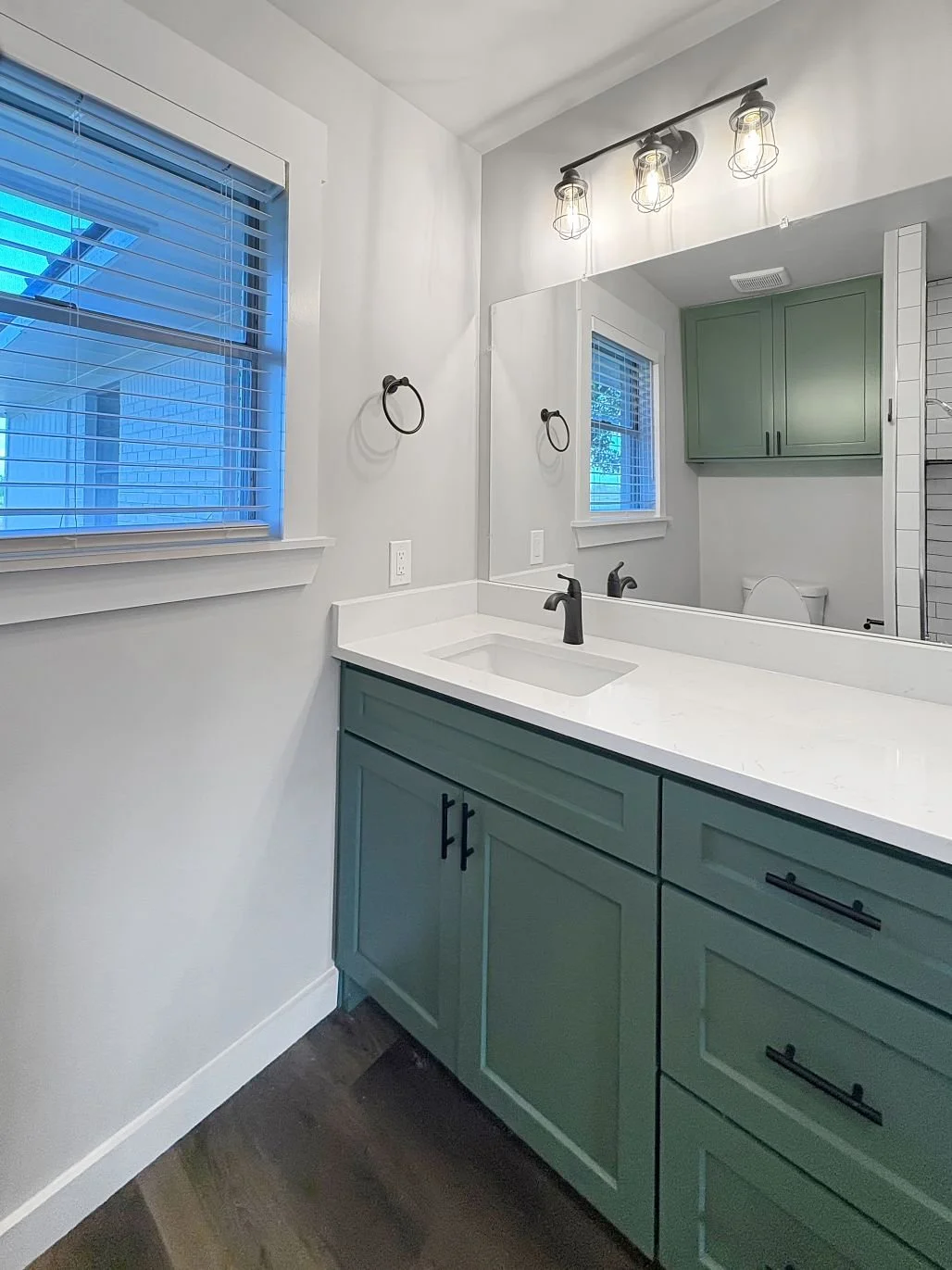 2nd bathroom 1.jpg