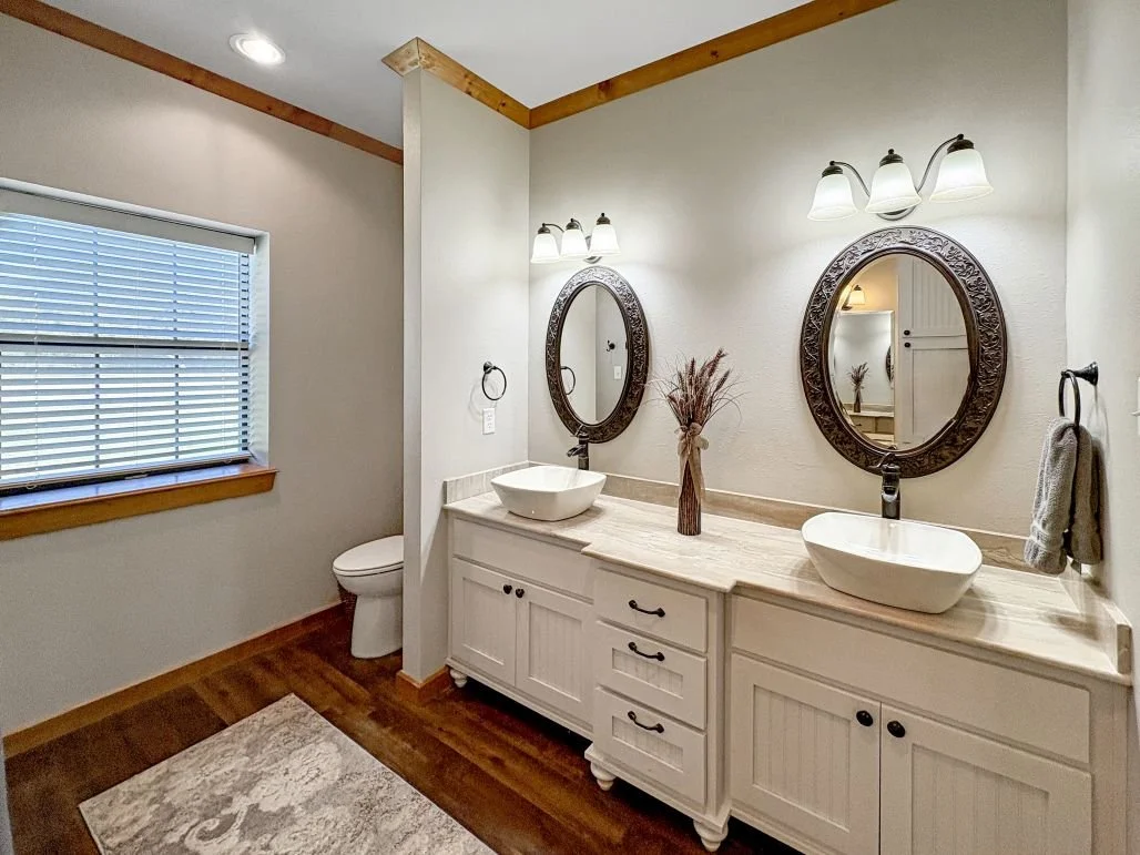 Main bathroom.jpg