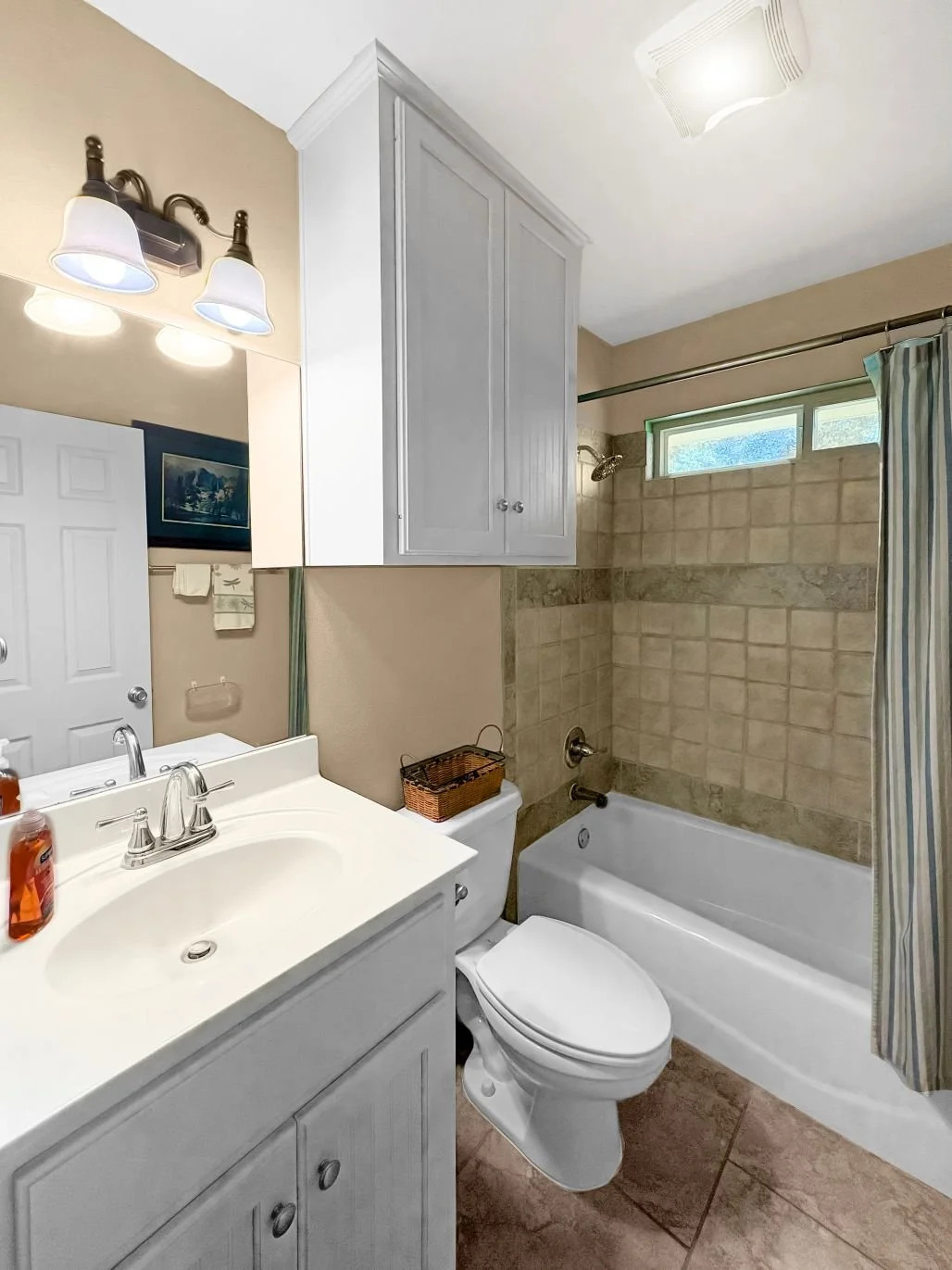 Bathroom 2 .jpg