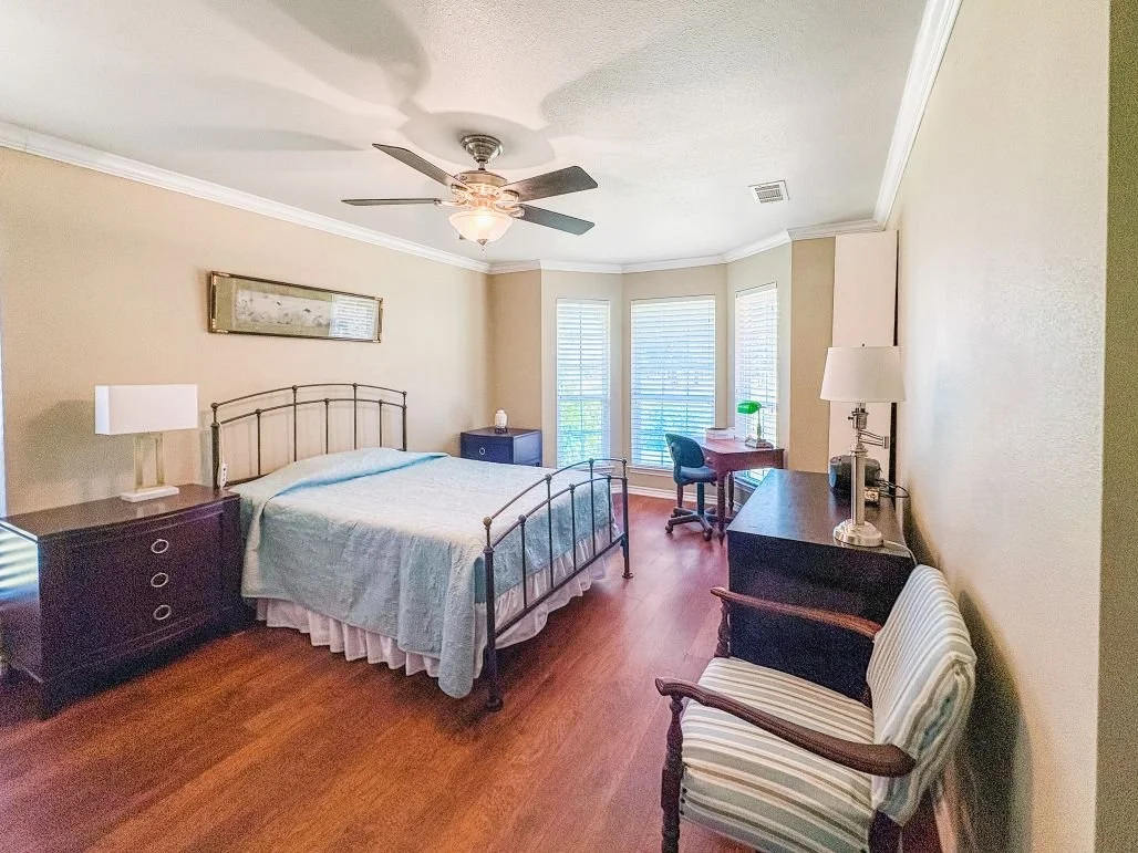 Bedroom 1.jpg