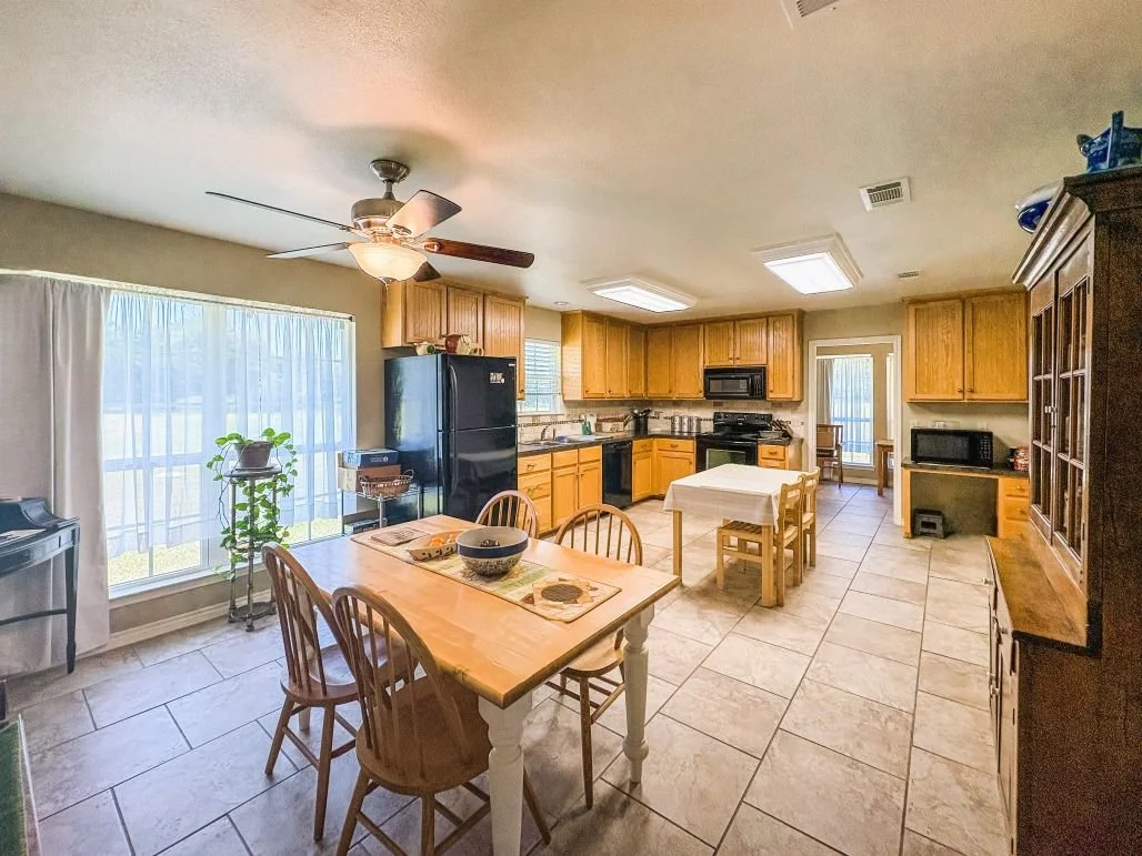Kitchen 2.jpg