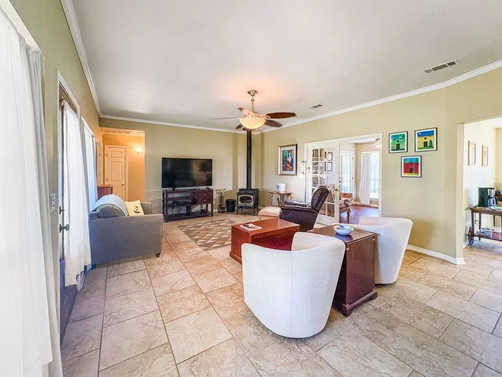Living room 2.jpg