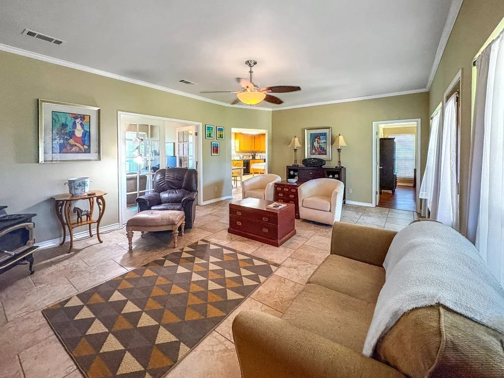 Living room 3.jpg