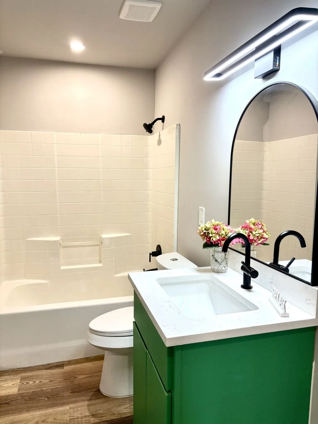 2nd bathroom 2.jpg