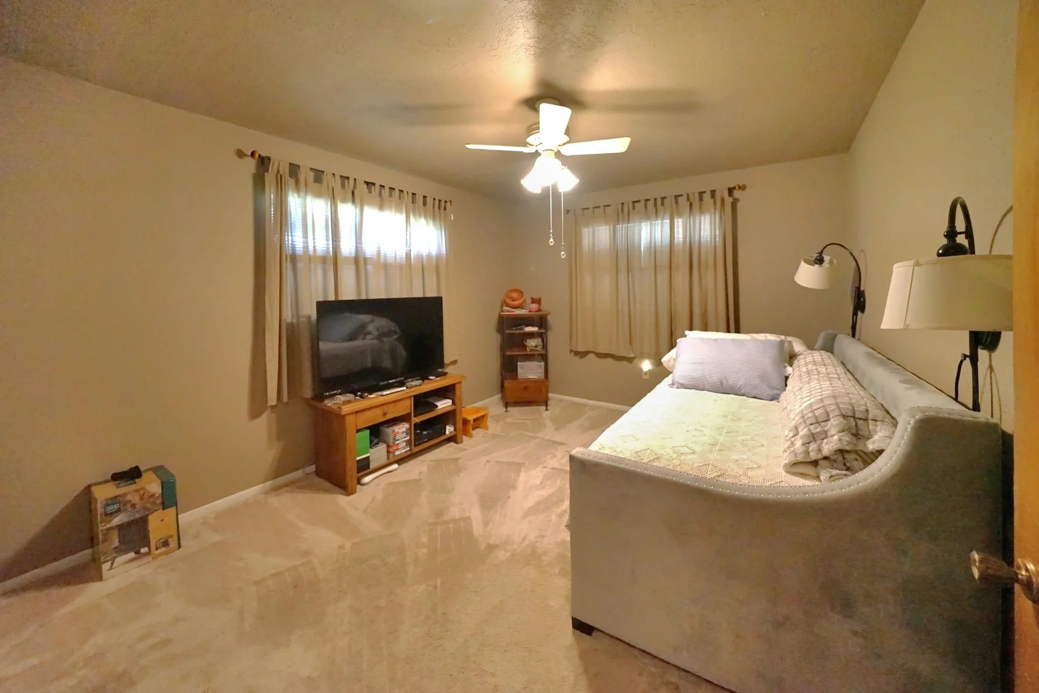 Main 2nd bedroom 1.jpg