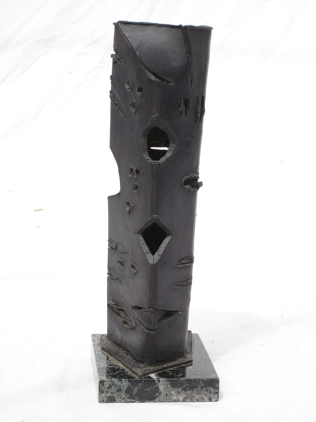 CITY TOTEM