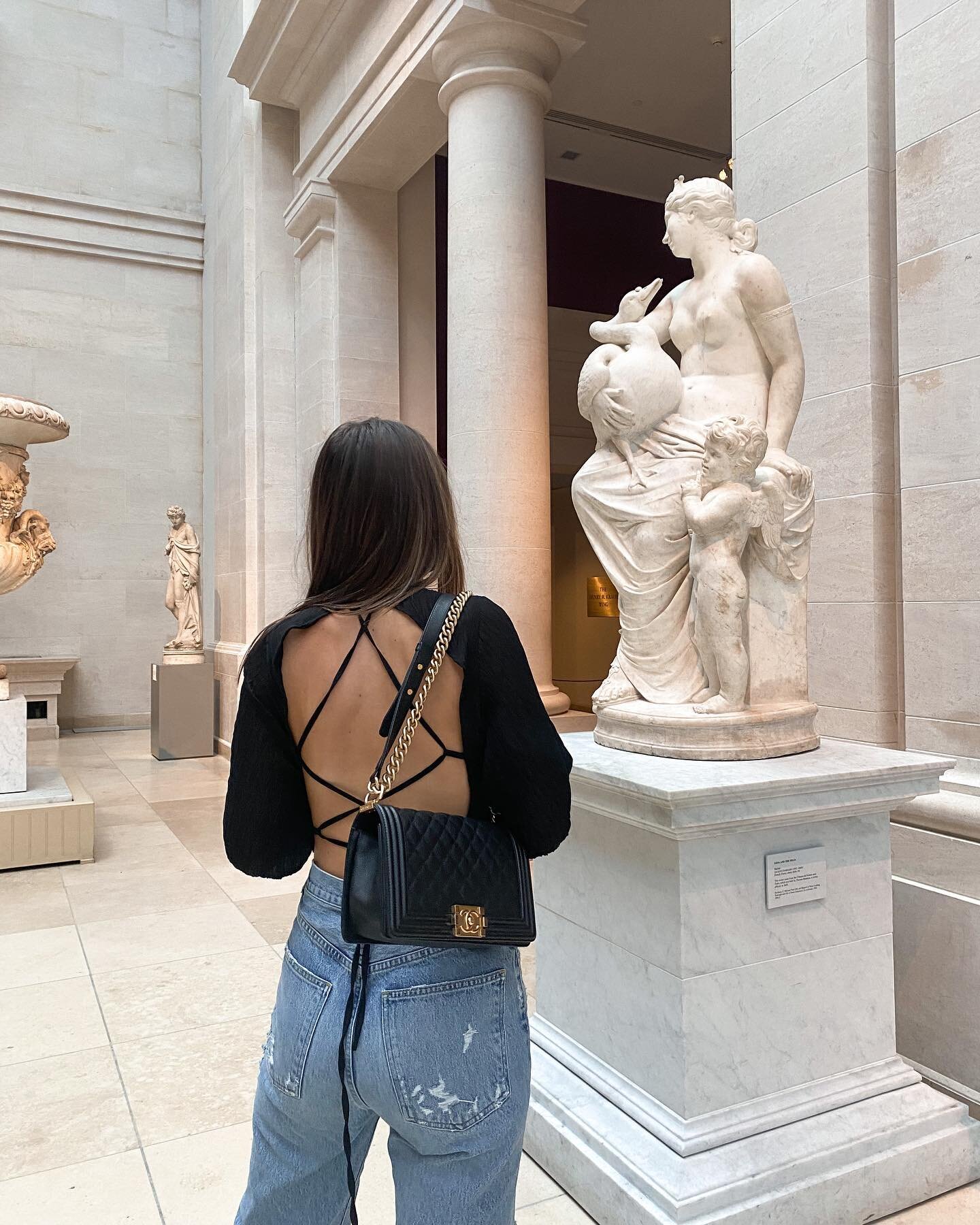 Finally got to experience the beauty of the Met that my 10th grade self did not appreciate!!! Anyone else use to get so bored in museums and now finally appreciate them? 😂🤍 Top is $28 linked on @shop.ltk